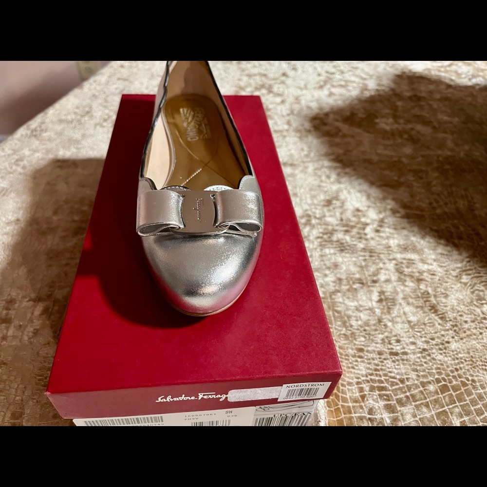 Brand New In Box Womens Scalloped Ferragamo Flats!!